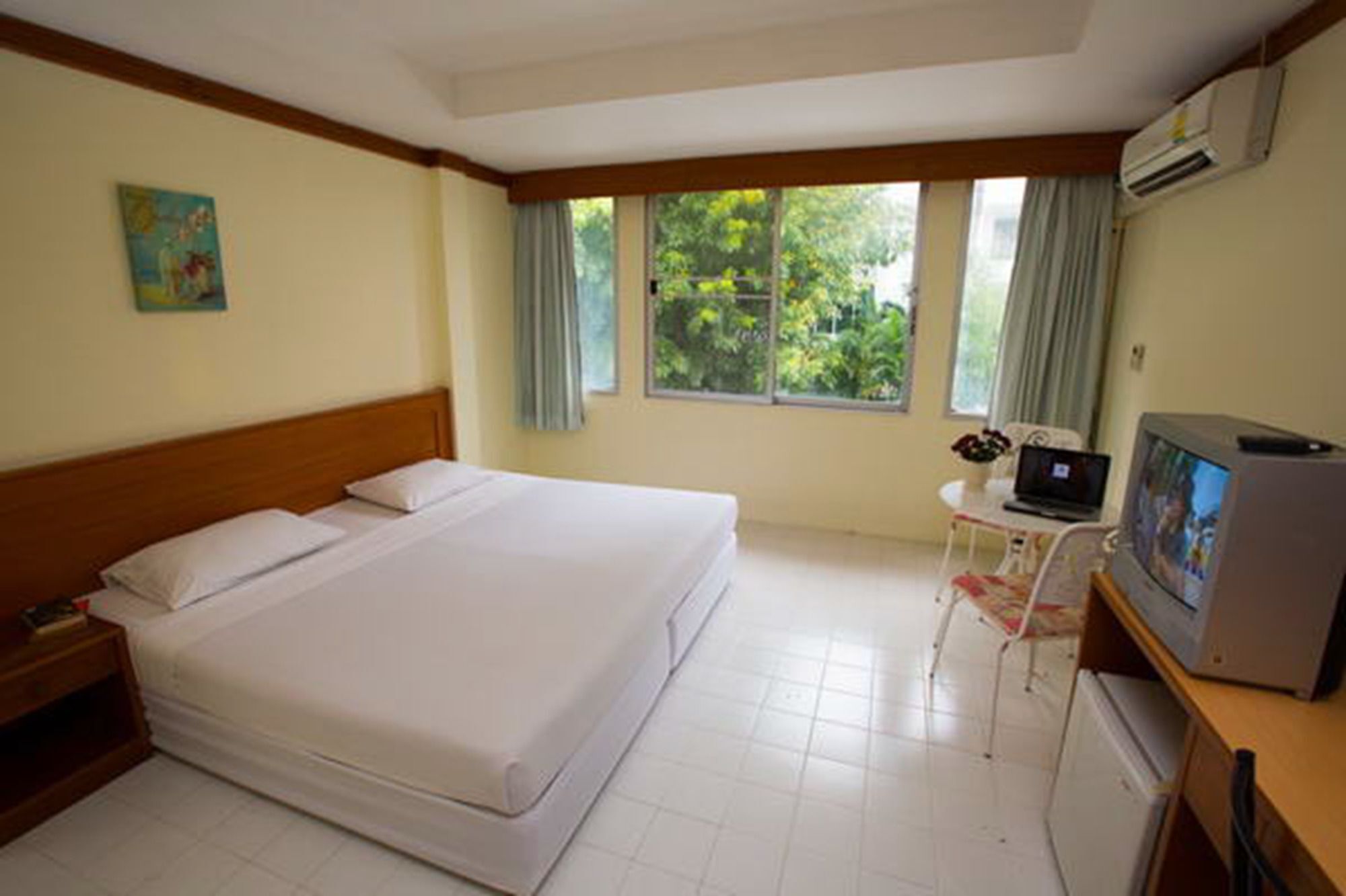 Oyo 320 Regent 2002 Guest House Phuket Bagian luar foto