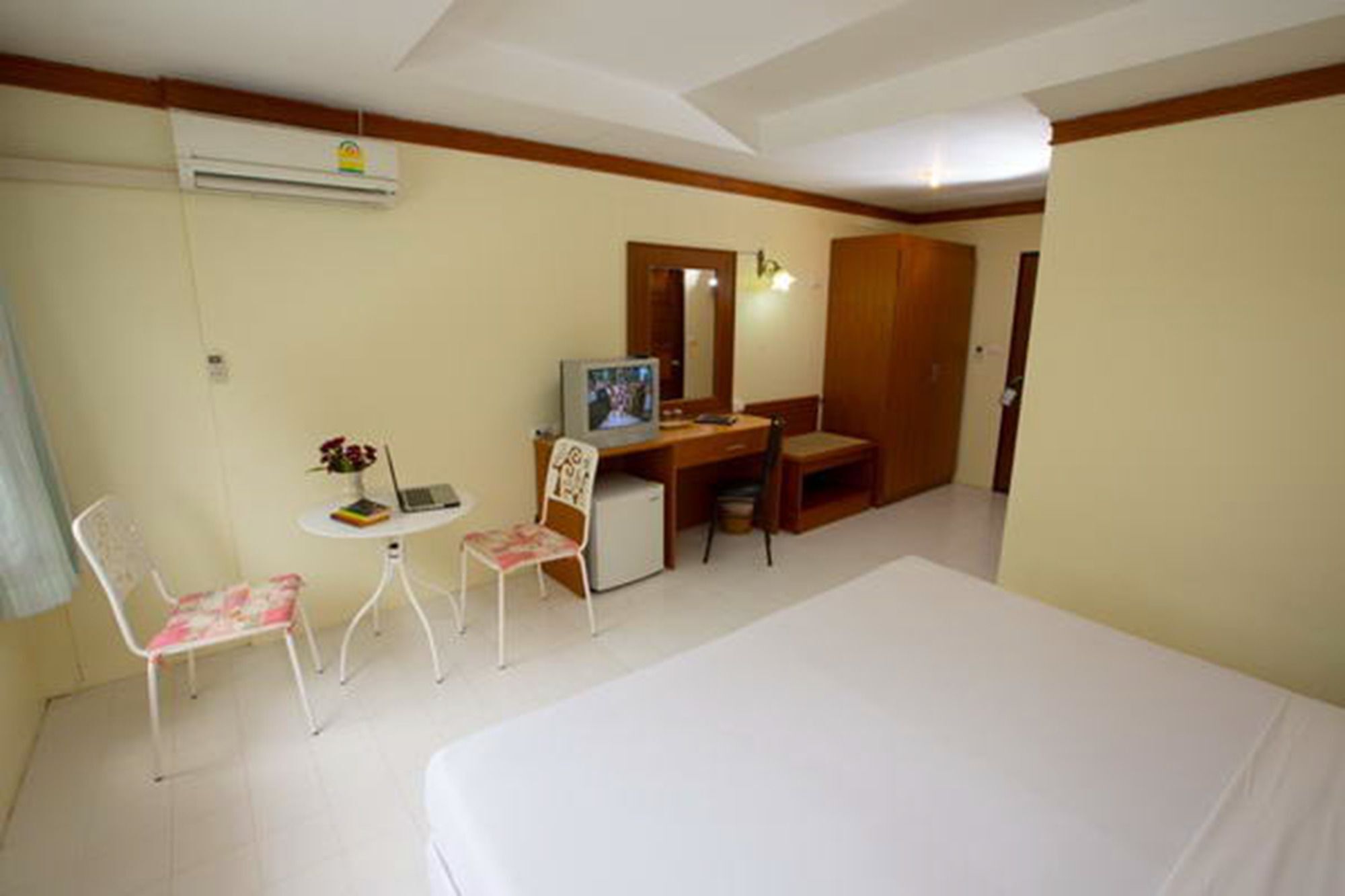 Oyo 320 Regent 2002 Guest House Phuket Bagian luar foto